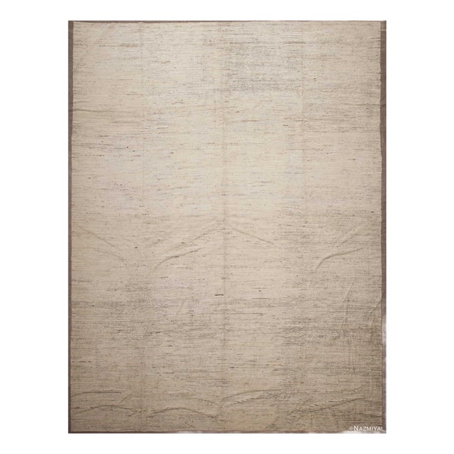 Nazmiyal Collection Solid Light Ivory Background Modern Wool Pile Area Rug For Sale