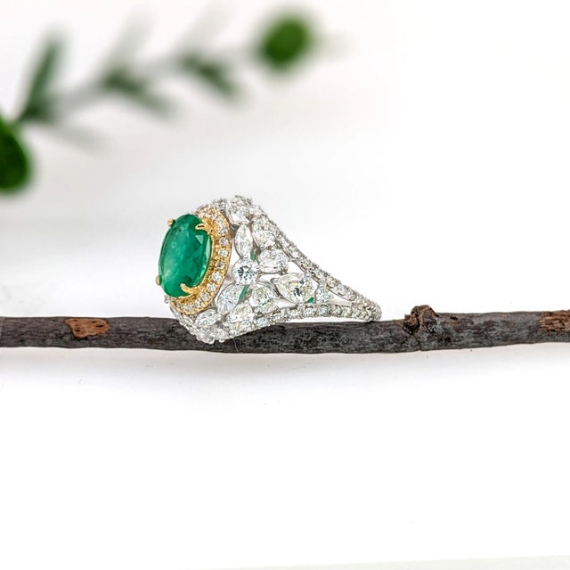 2020s Gia Certified Emerald in a Bespoke Heirloom Setting For Sale - Image 5 of 8