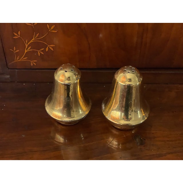 Pair salt and pepper Antque porcelain, in gold.