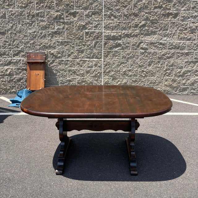 Late 20th Century Ethan Allen Antiqued Pine Traditional Oval Extension