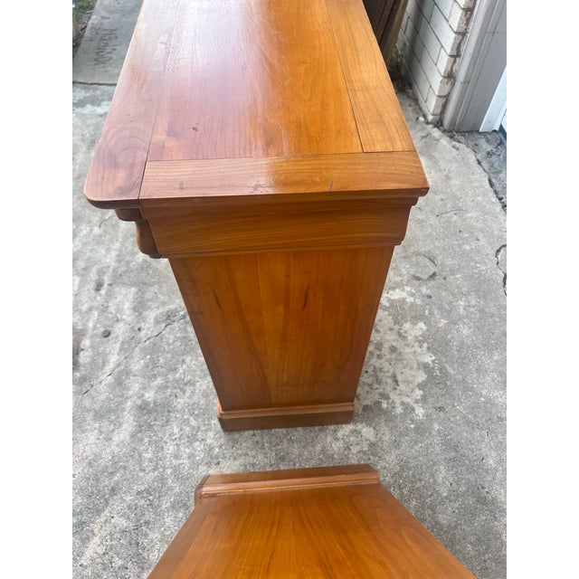 French 19th Century Louis Philippe Pair of Walnut Nightstands, Pair For Sale - Image 6 of 12