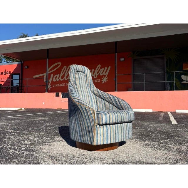The iconic designs of Adrian Pearsall never go out of style. This seldom seen model for Craft Associates has been...