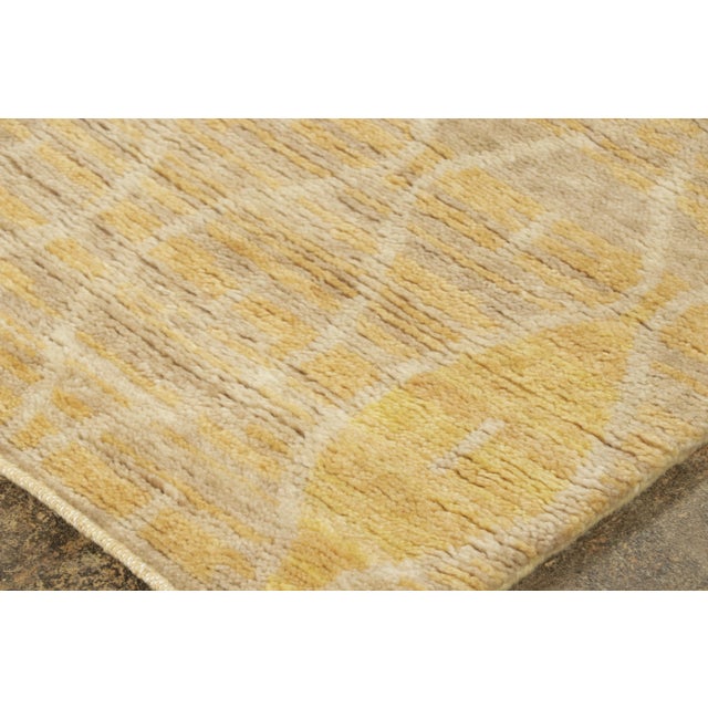 2020s Contemporary Moroccan Style Rug in Golden Hues, by Rug & Kilim, India For Sale - Image 5 of 9