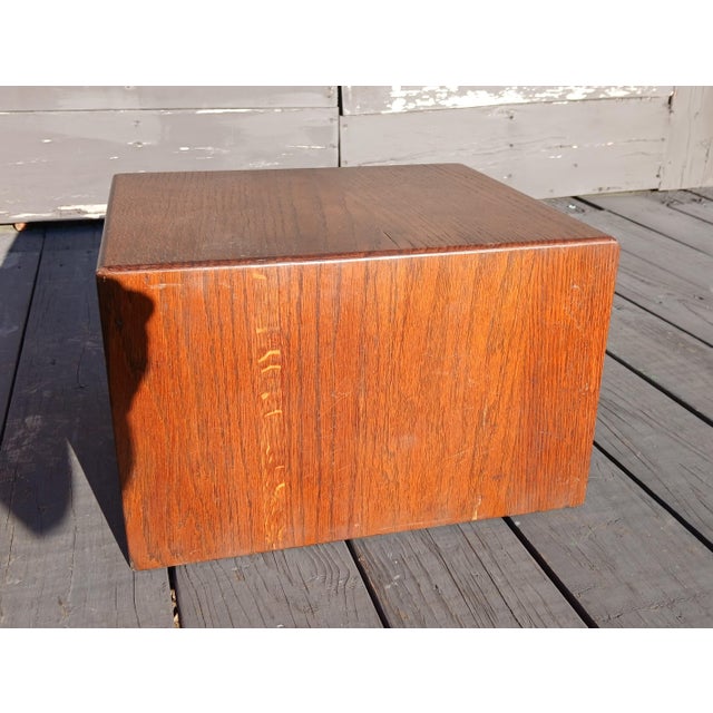 Antique 1920s Quarter Sawn Oak 4-Drawer Desktop File Cabinet For Sale - Image 9 of 17