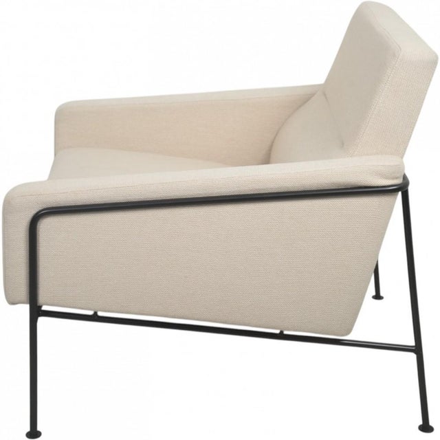 3301 Airport Chair in Beige Fabric by Arne Jacobsen, 1970s For Sale - Image 15 of 18