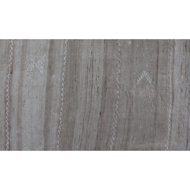 Subtle Vintage Turkish Kilim Rug With Soft Beige and Taupe Tones 5'4 X 6'9 For Sale In Atlanta - Image 6 of 10