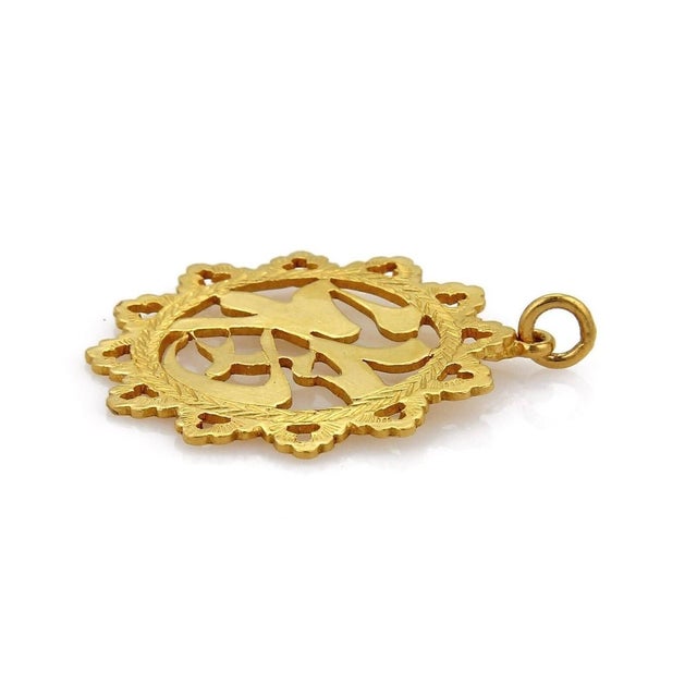 This 24k Gold Chinese Good Fortune Round Pendant is a charming and unique piece of vintage jewelry. The pendant features...