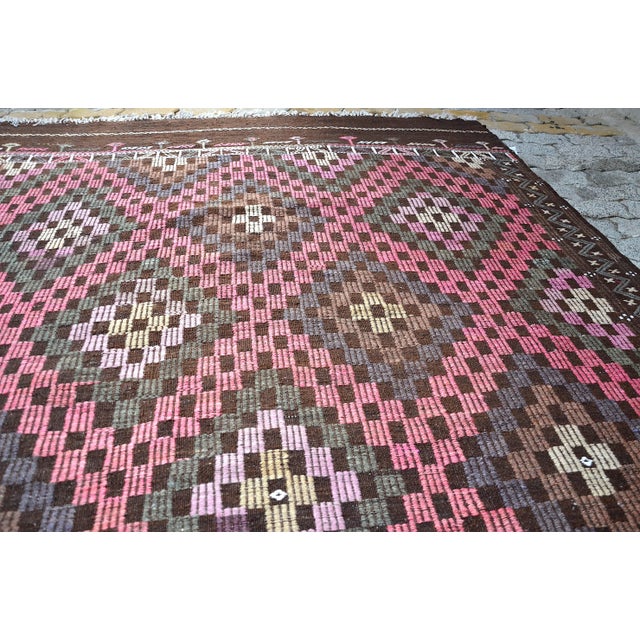 Turkish 1960s Oversize Handmade Oushak Turkish Kilim Rug For Sale - Image 3 of 11