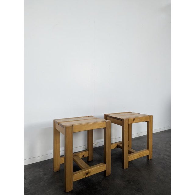 Pine Stools, Set of 2, in Very Good conditions.
