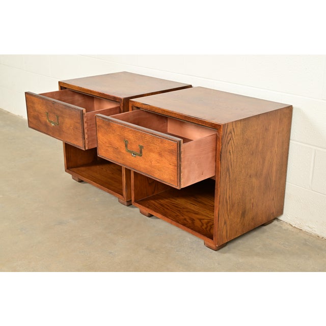 Henredon Mid-Century Modern Campaign Oak Nightstands, Pair For Sale In South Bend - Image 6 of 15