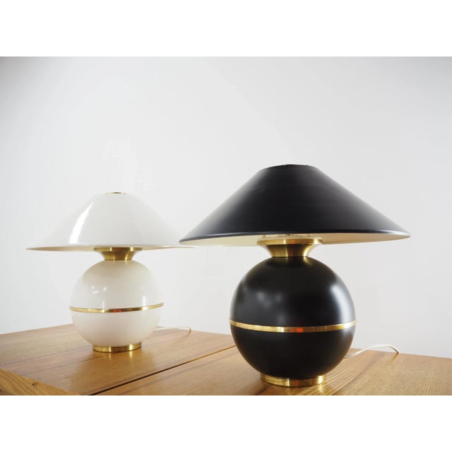 - In excellent original condition - Fully functional - Set of two Up to 250V (Europe/UK Standard).The wiring of this item...