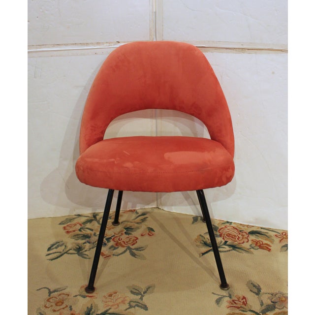 Circa 1960 set of 6 Eero Saarinen executive side chairs, made by Knoll, USA. Designed in 1957 by Saarinen. Bought around...