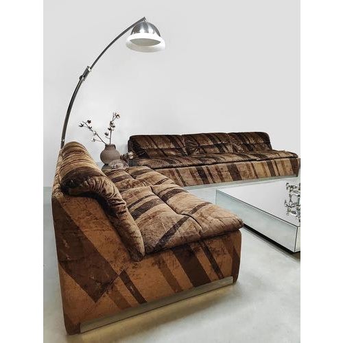 Bella Italia! This iconic P10 Proposals sofa is a timeless design by Giovanni Offredi for Saporiti Italia. Period:...