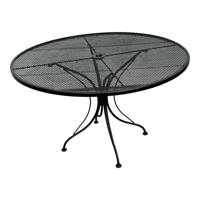 Mid-Century Outdoor Iron Attributed to Salterini Round 48" Dining Table For Sale