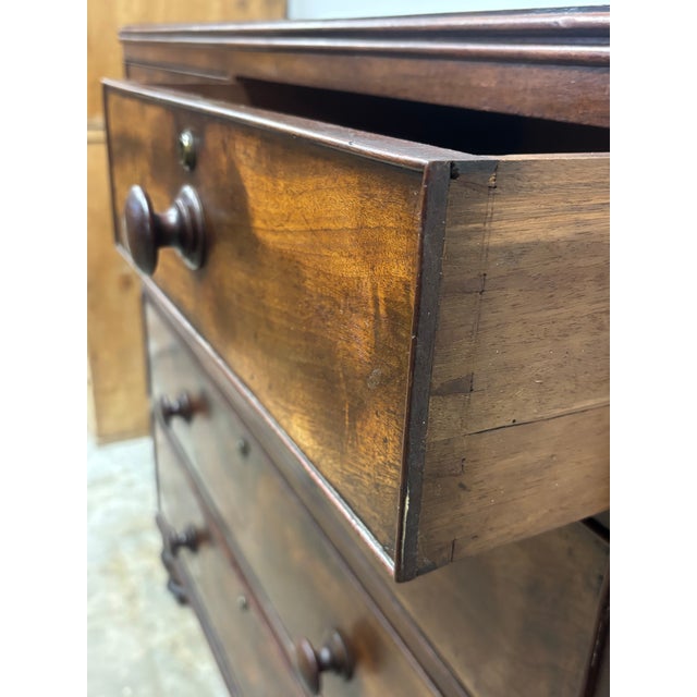 19th Century English Mahogany Chest of Drawers For Sale - Image 4 of 11