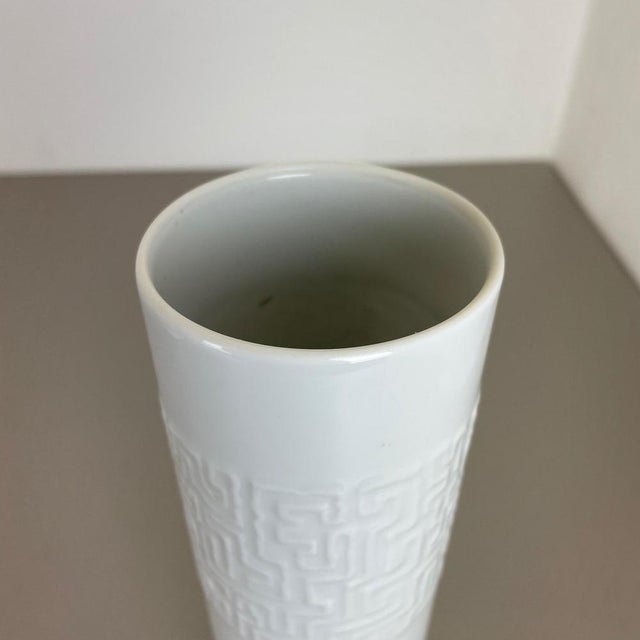 Abstract Porcelain Vase attributed to Cuno Fischer for Rosenthal, Germany, 1980s For Sale - Image 9 of 18