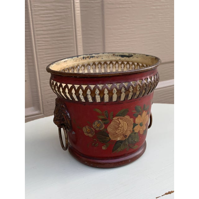Early 20th Century French Red & Gold Tole Cachepot With Lion Head Handles and Pierced Gallery Rim For Sale - Image 5 of 10
