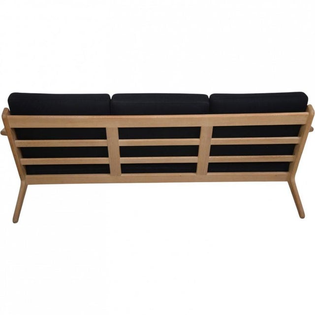 GE290 Three-Seater Sofa in Oak and Black Fabric by Hans Wegner, 2000s For Sale - Image 13 of 18