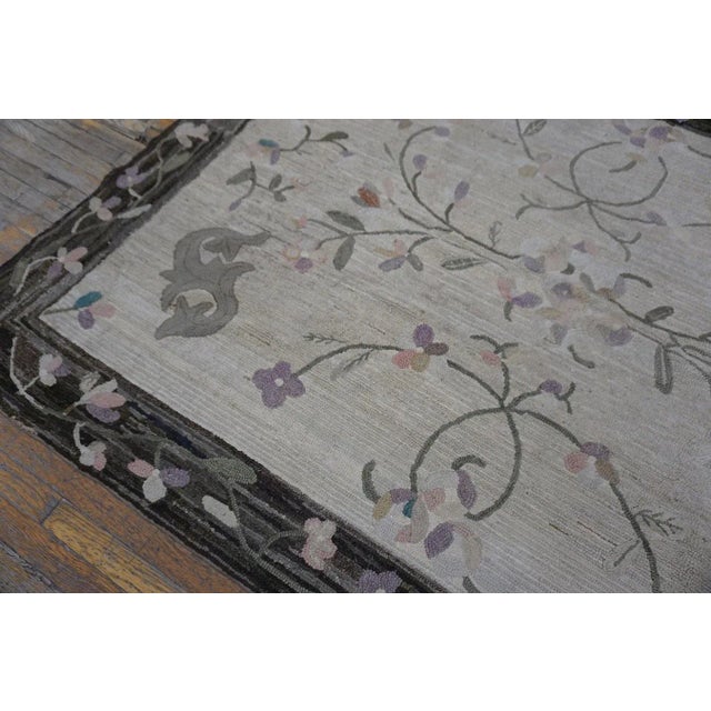 1900s Ivory Folk Art Floral Antique American Hooked Small Rug For Sale - Image 10 of 15