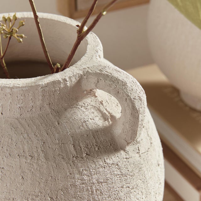 White Gianna Vase Medium For Sale - Image 8 of 8