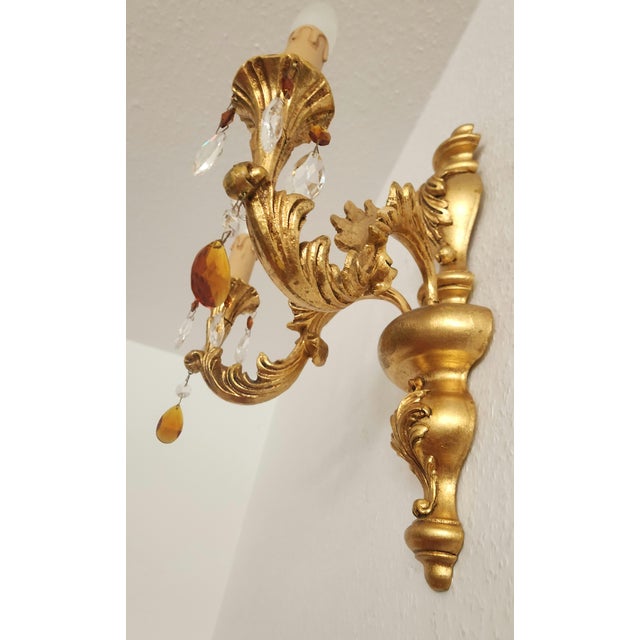Antique Florentine Wall Lamp in Wood and Hand-Carved Gilded in Gold Leaf with Crystal Pendants, Italy, 1950s For Sale - Image 6 of 18