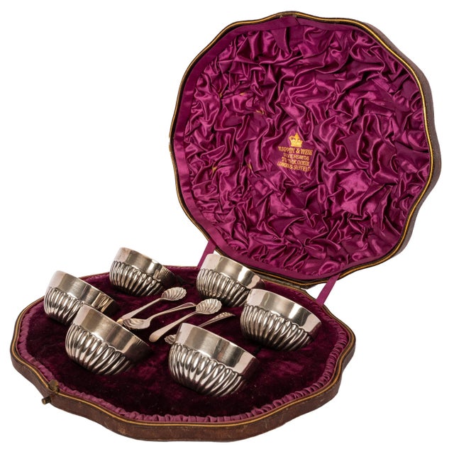 Antique English Mappin & Webb Sterling Silver Salts & Spoons Set in Case 1886 - 6 Pieces For Sale - Image 4 of 10