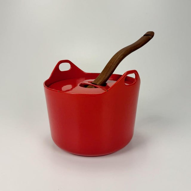 1960s Red Enamel and Cast Iron Pot by Timo Sarpaneva for Rosenlew of Finland, 1960s For Sale - Image 5 of 11