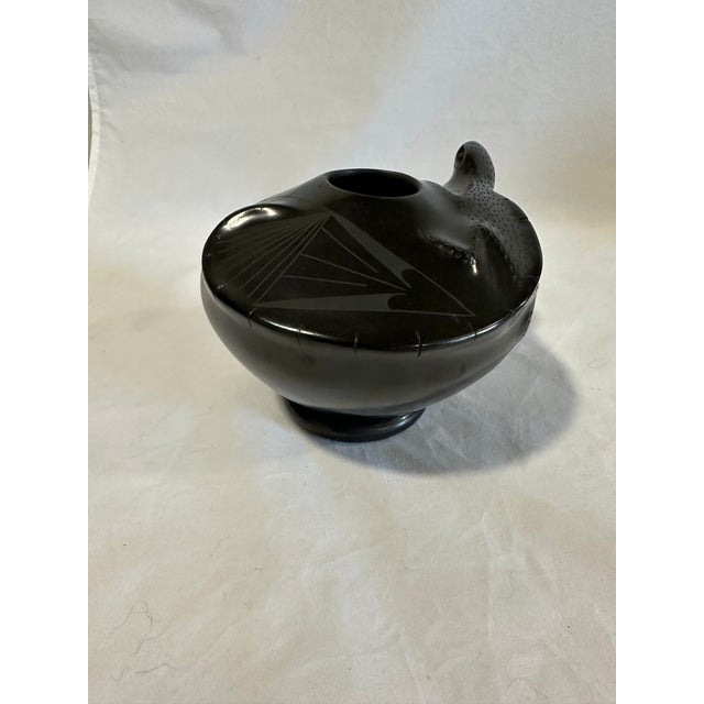 Black Mata Ortiz Lizard Art Pottery, Mexican Blackware, Paty Quezada Signature, Small Mexican Ceramic Pot Folk Art Bowl For Sale - Image 8 of 12