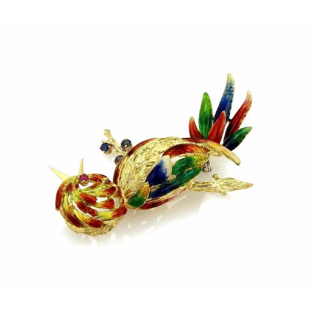 The Large Enamel 18k Yellow Gold Parrot Pin Brooch is a stunning vintage piece of jewelry that features a beautifully...