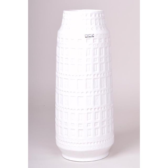 Maker Scheurich Keramik Model number: 260 This exceptional ceramic vase dates back to the 1960s and is a product of one of...