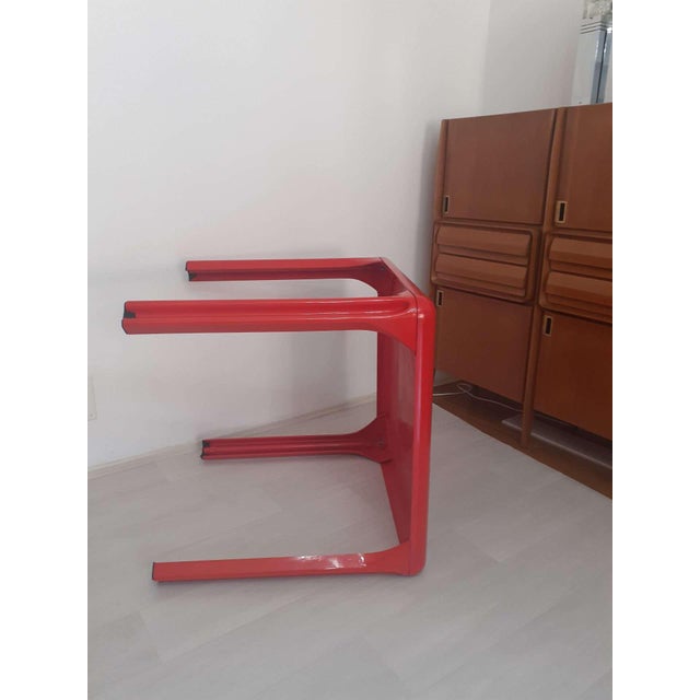 Red Stadium Table and Selene Chairs by Vico Magistretti for Artemide, Italy, 1970s, Set of 5 For Sale - Image 9 of 18