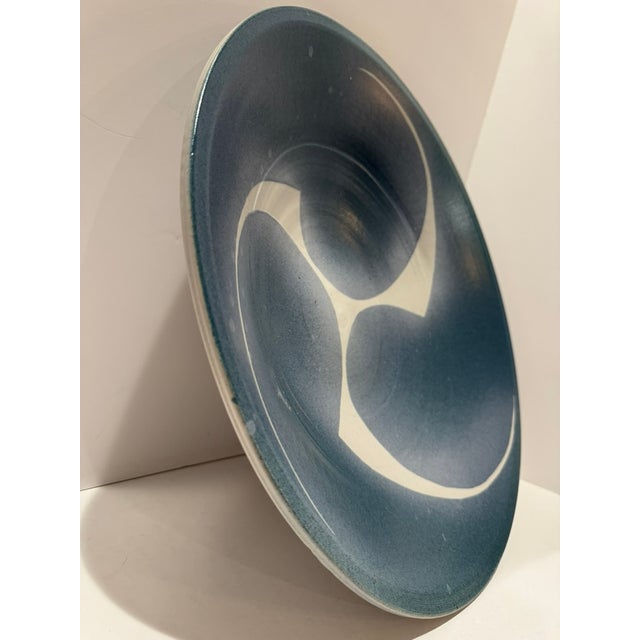 Japonisme Large 17" Studio Pottery Bowl Signed Hughes Blue Sprayed Glaze Tomoe Swirl 1980s For Sale - Image 3 of 10