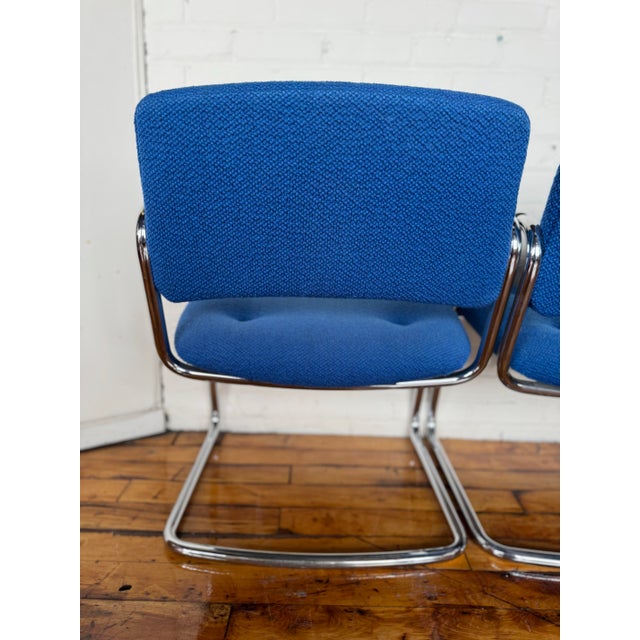 Late 20th Century Set of 4 Blue Wool Steelcase Cantilever Chairs (1980s) For Sale - Image 5 of 9