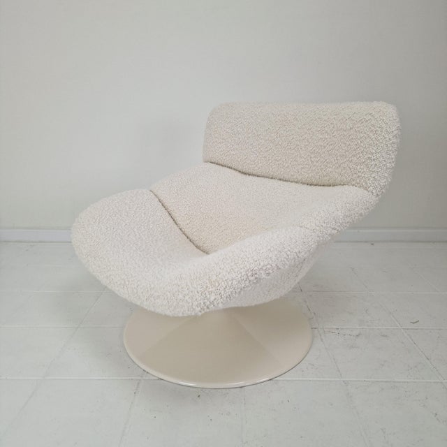This iconic f518 lounge chair, designed by geoffrey harcourt for artifort in the 1960s, is a highly sought-after example...
