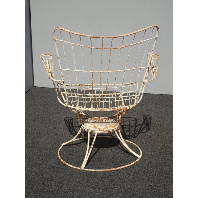 Metal Vintage Mid-Century Modern Homecrest Style White Wire Swivel Rocker Lounge Chair For Sale - Image 7 of 13