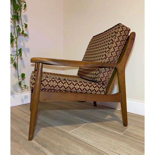 Beautiful danish walnut mid century modern lounge chair. Comes with original foam cushions, fabric is in good condition...