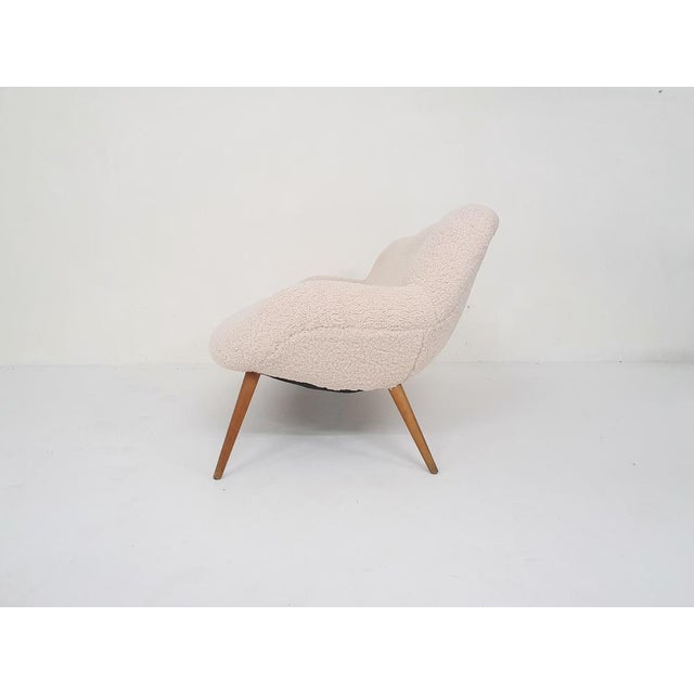 Scandinanvian Modern Sofa in Boucle, 1960s For Sale - Image 4 of 10