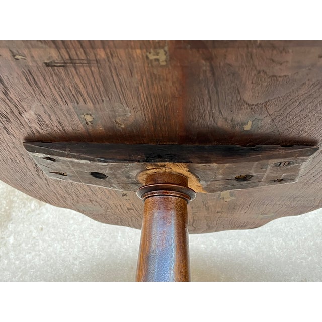 English Octogonal Pedestal Tea or Side Table, 19th Century For Sale In Miami - Image 6 of 8