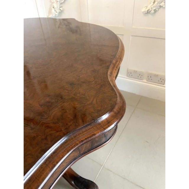 Wood Victorian 6-Seater Centre or Dining Table in Burr Walnut, 1850s For Sale - Image 7 of 18