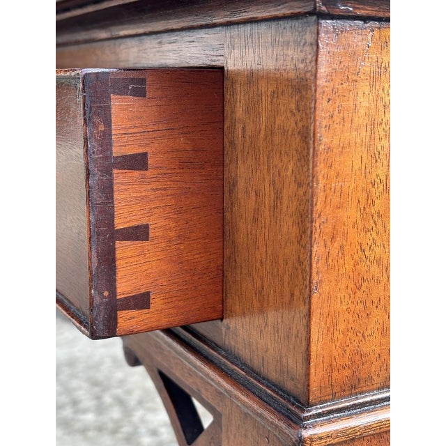 Brown Large Vintage George III Style Writing Table in Mahogany by William Tillman, 1960 For Sale - Image 8 of 12