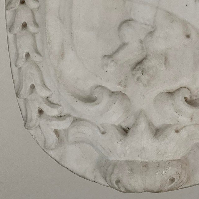17th Century French Carrara Marble Heraldic Lion Crest With Cherub For Sale - Image 9 of 16