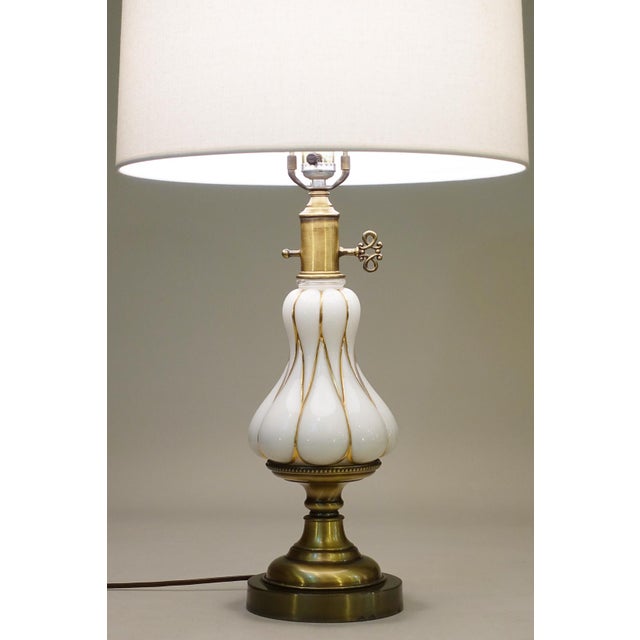 Hollywood Regency 1960s Stiffel Hollywood Regency Blown Oplaescent Glass Brass Table Lamp Murano For Sale - Image 3 of 11