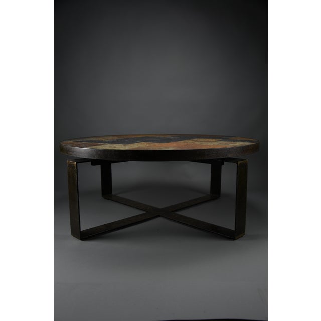 1970s Brutalist Round Coffee Table in Norwegian Slate, Concrete and Hammered Brass attributed to Paul Kingma, Netherlands, 1970s For Sale - Image 5 of 14