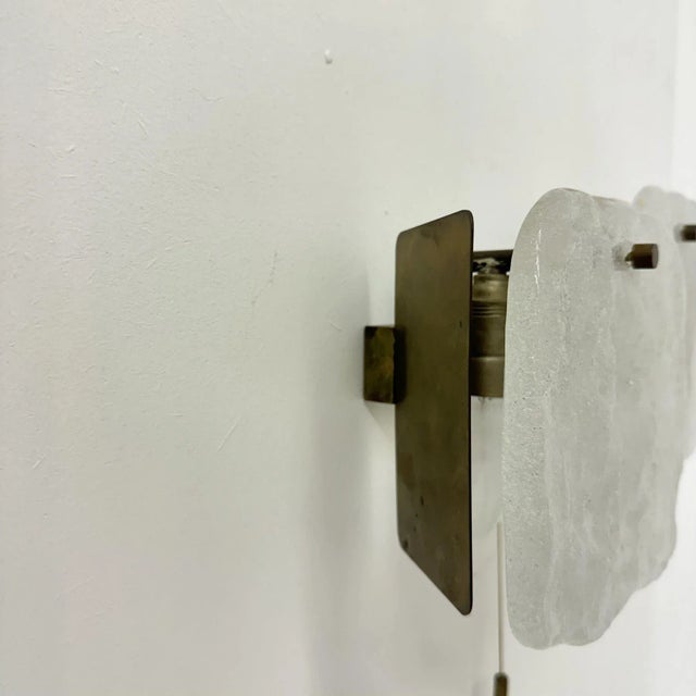 Modernist Frosted Ice Glass Wall Lamp attributed to J. T. Kalmar for Kalmar, 1960s For Sale - Image 4 of 8