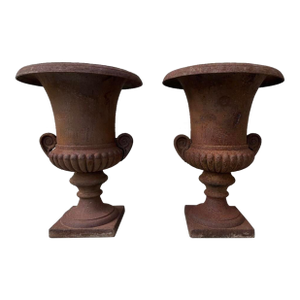 Early 20th Century Pair of Large Antique French Cast Iron Neoclassical Urns
