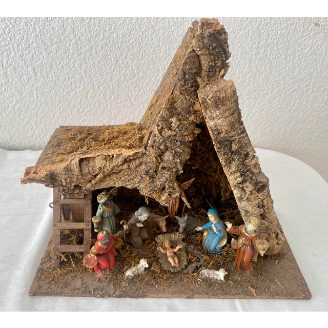 Mid-Century Vintage Musical Nativity Crèche Stable (Plays "Silent Night") For Sale - Image 9 of 14
