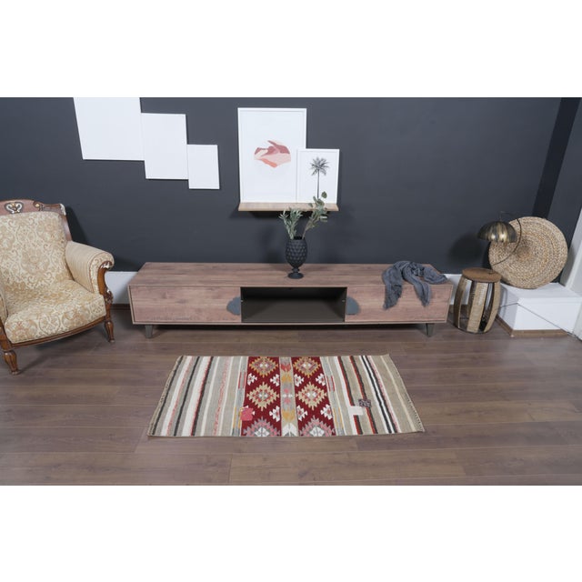 Islamic 1960s Vintage Handwoven Anatolian Striped Kilim - Small Tribal Accent Rug For Sale - Image 3 of 10