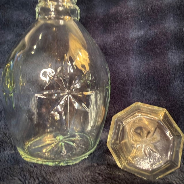Glass 1970s Mid-Century Modern Atomic Starburst Glass Decanter With Faceted Stopper - Transitional Metric Era For Sale - Image 7 of 16
