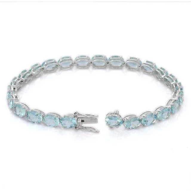 Modern Natural Aquamarine Tennis Bracelet in 18k For Sale - Image 3 of 5