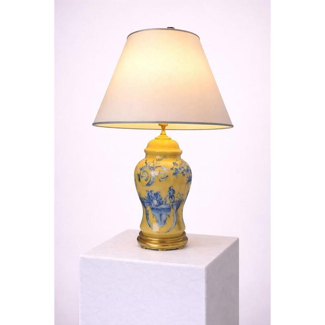 Italian Yellow Glazed Porcelain Table Lamp with Blue Rococo Motif, 1950s For Sale - Image 3 of 10